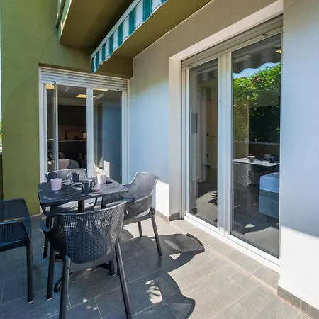 Amazing In Vranici With Wifi Apartment Poreč