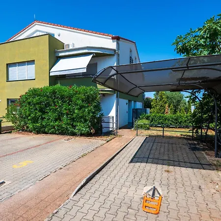Apartment Amazing In Vranici With Wifi Poreč