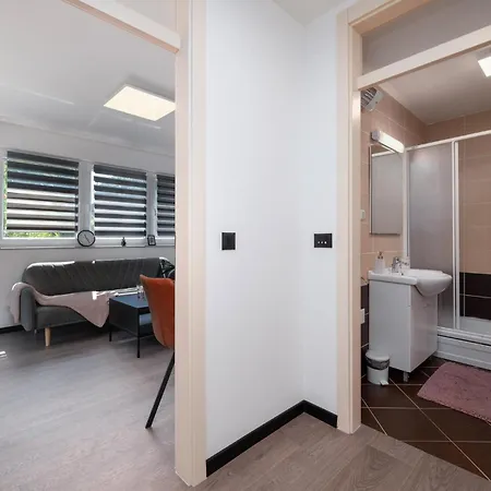 1 Bedroom Beautiful In Vranici Пореч