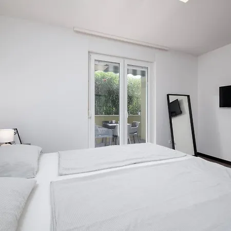 1 Bedroom Beautiful In Vranici Апартаменты *